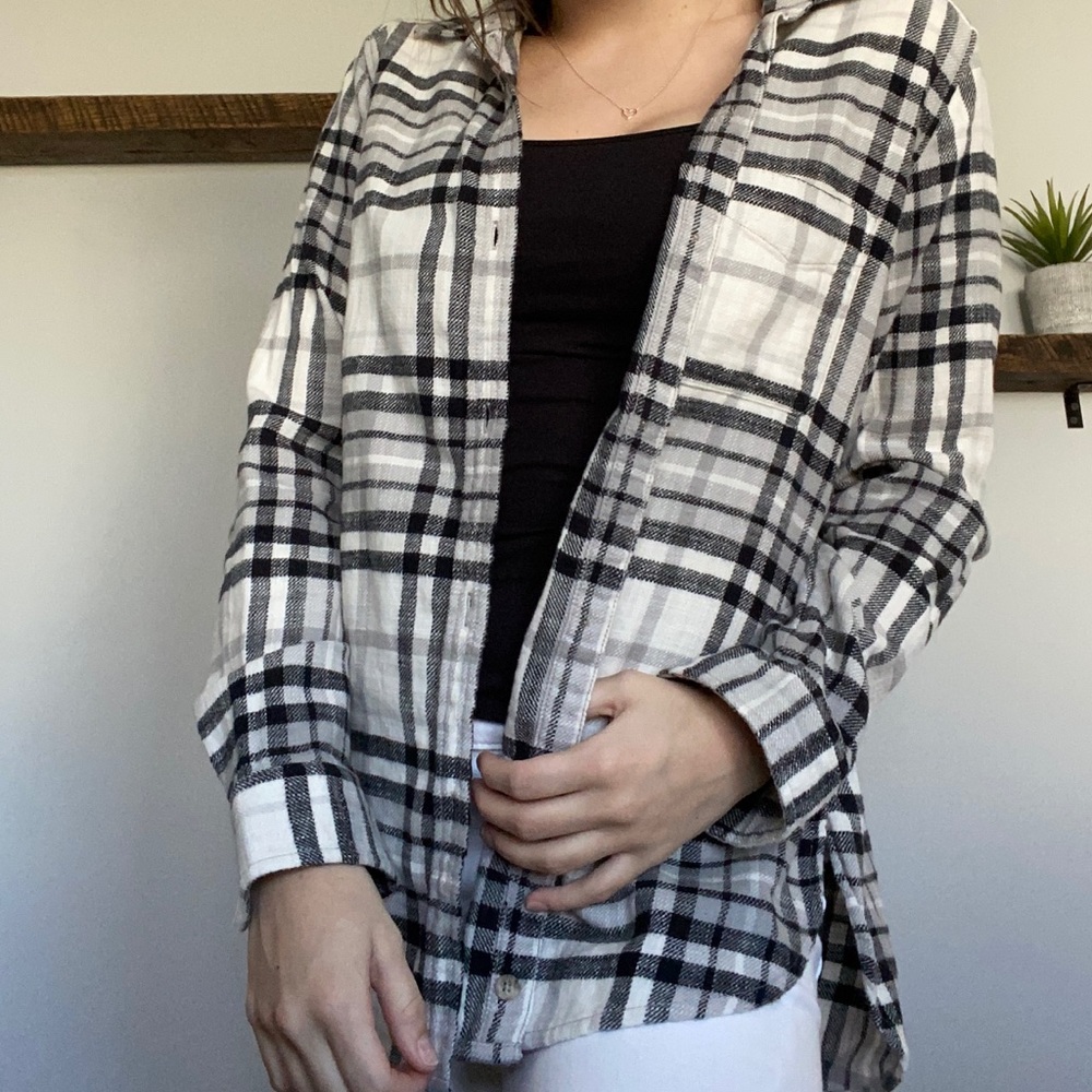 American Eagle black and white flannel💫💫